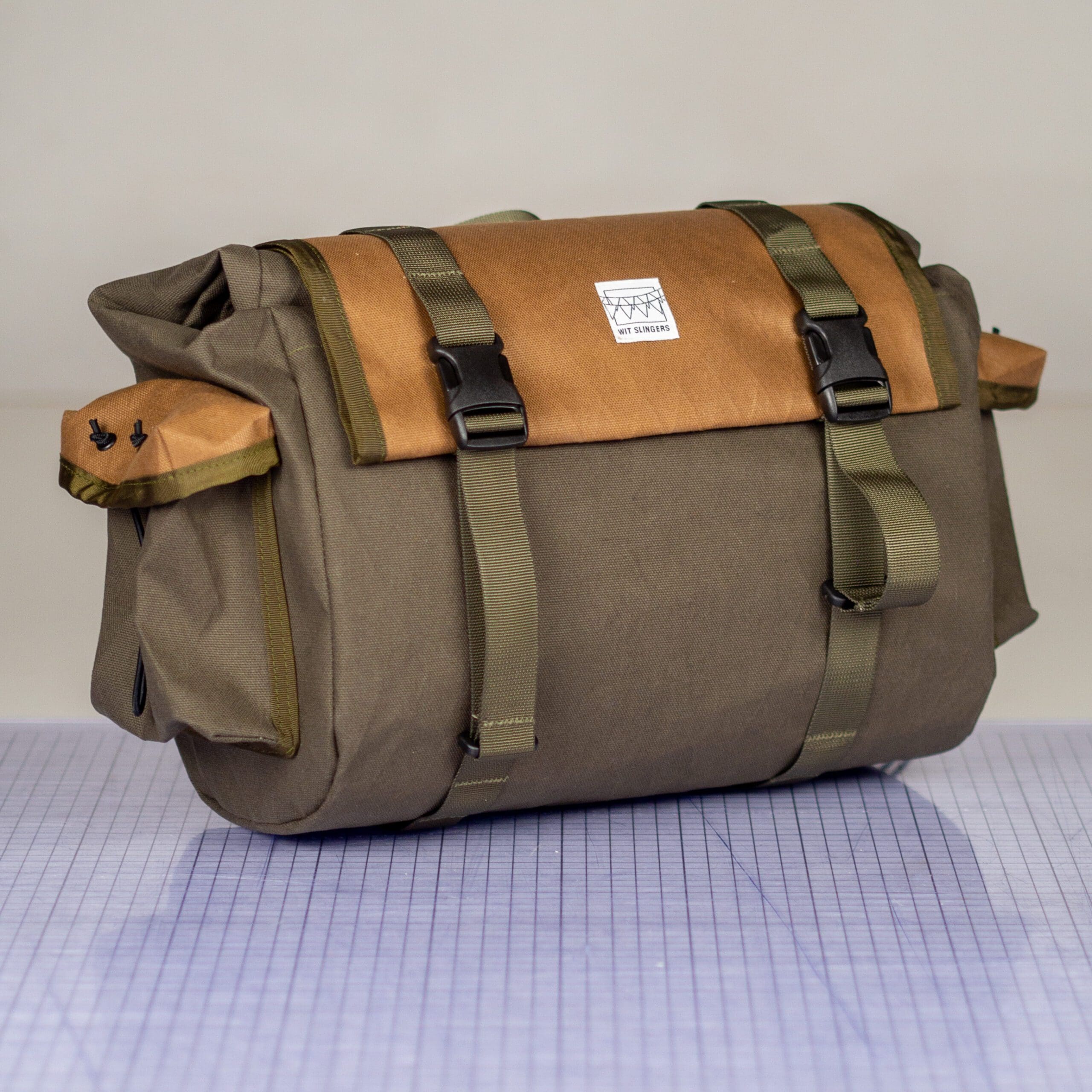 Roll-top handlebar / saddle bag